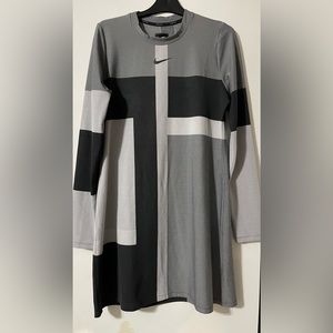 Nike Long Sleeve Gray/Black Dress Size Large